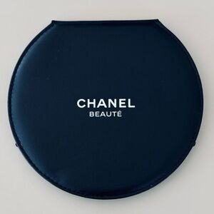 Chanel Beauty Black Mirror